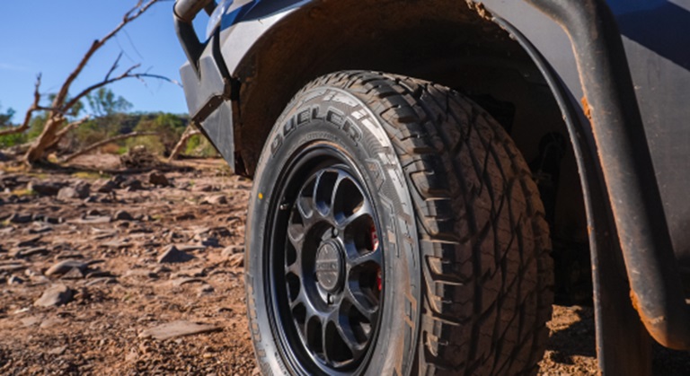 Bridgestone Dueler A/T 697