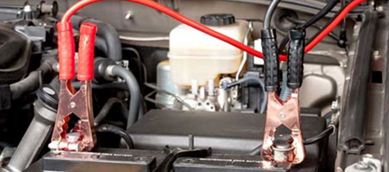 12 essential items everybody should keep in the boot of their car