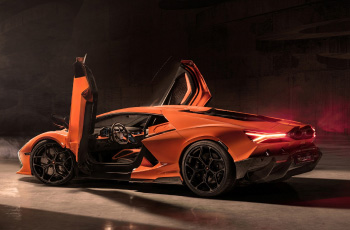 Bespoke High-Performance Bridgestone Tyres Unleash the New Lamborghini Revuelto’s Potential