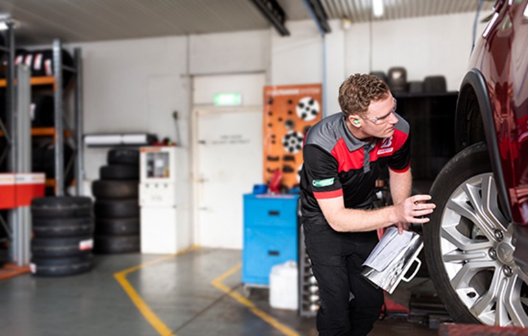 Seasonal Considerations: Low Tyre Tread’s Challenges Throughout the Year