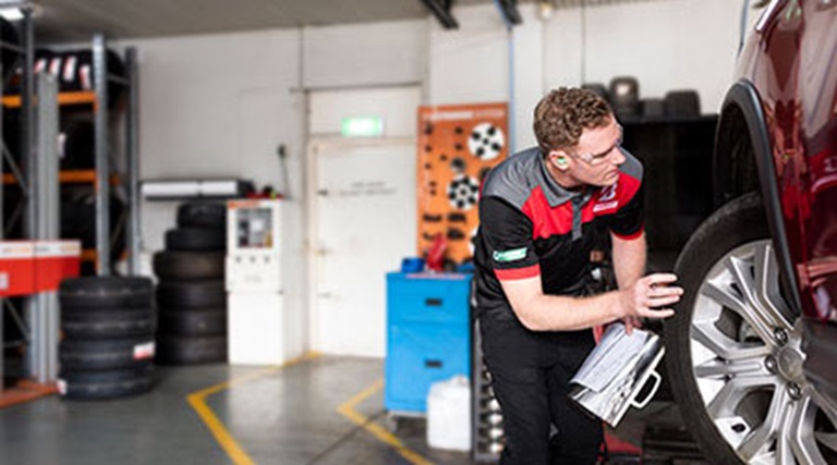 What is a wheel alignment? Find a store near you for your wheel alignment service. Image of a tyre.