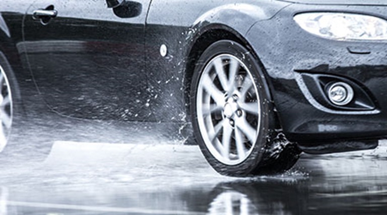 Turanza, superior car tyres for safety & comfort. Engineered with family’s safety & comfort in mind. Image car driving through rain. 