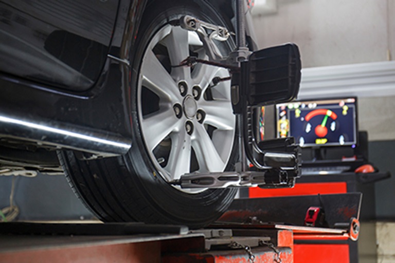 How does a wheel alignment work? 